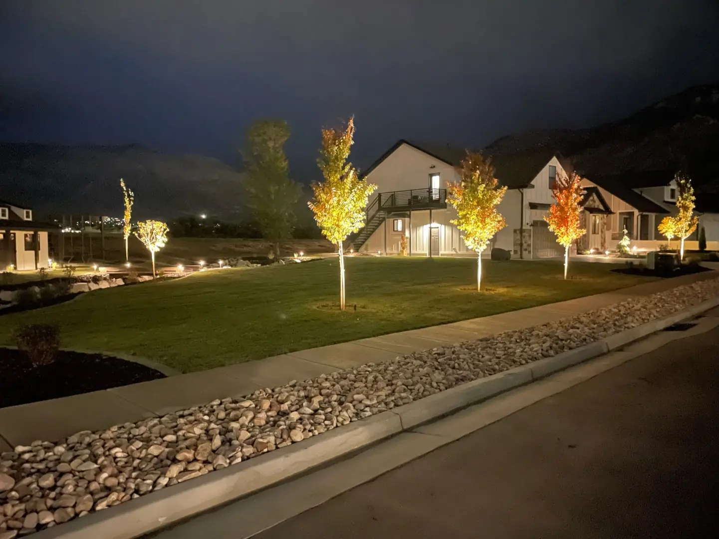 landscape-lighting-company